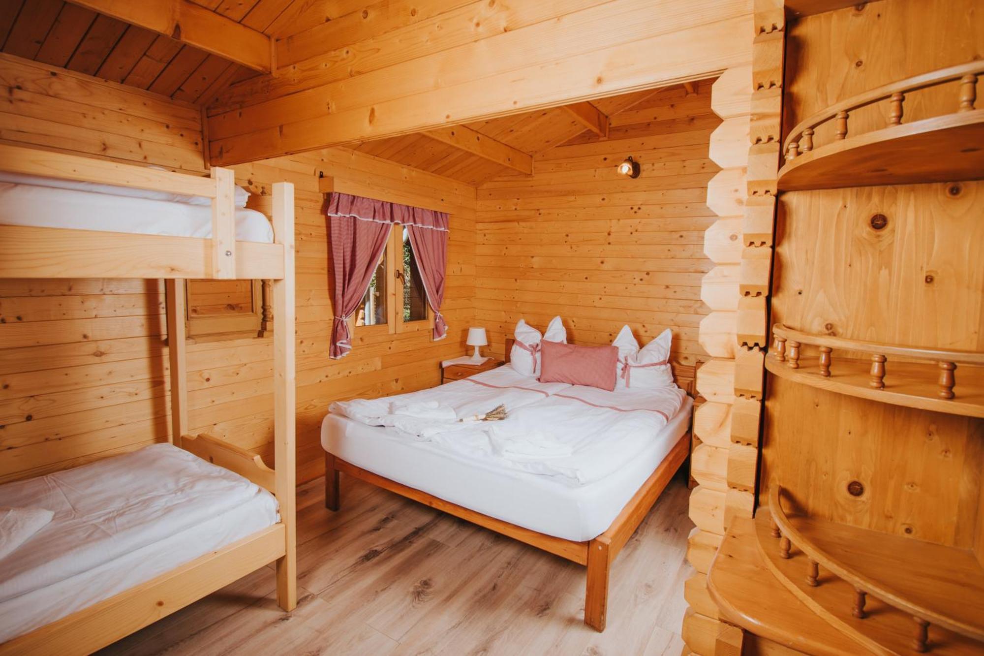 Vidra Park Hotell Sicasău Eksteriør bilde